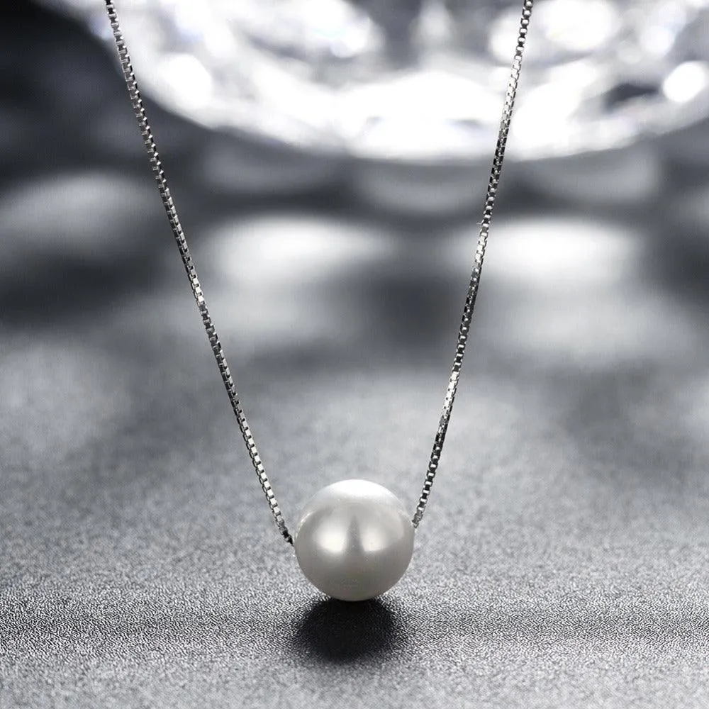 Minimal Pearl Necklace